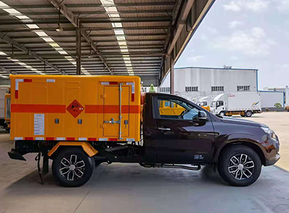 云安爆破器材运输车